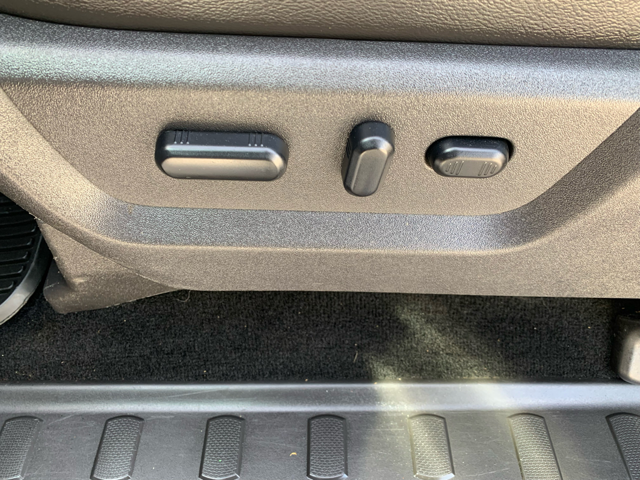 Ford Super Duty F-350 SRW 4WD Crew Cab 156" Lariat 2012