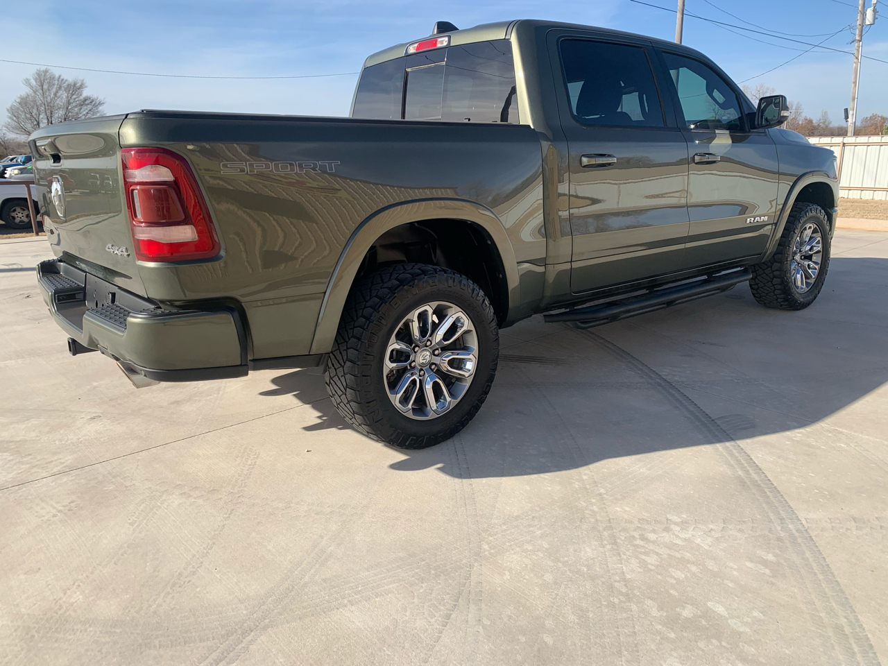 RAM 1500 Laramie 4x4 Crew Cab 5'7" Box 2021