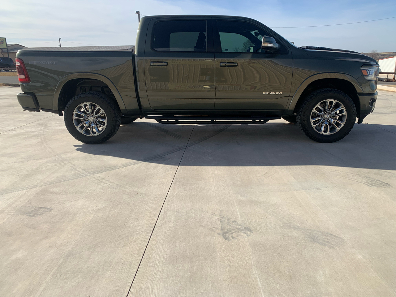 RAM 1500 Laramie 4x4 Crew Cab 5'7" Box 2021