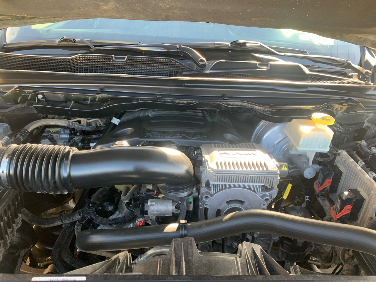 RAM 1500 Laramie 4x4 Crew Cab 5'7" Box 2021