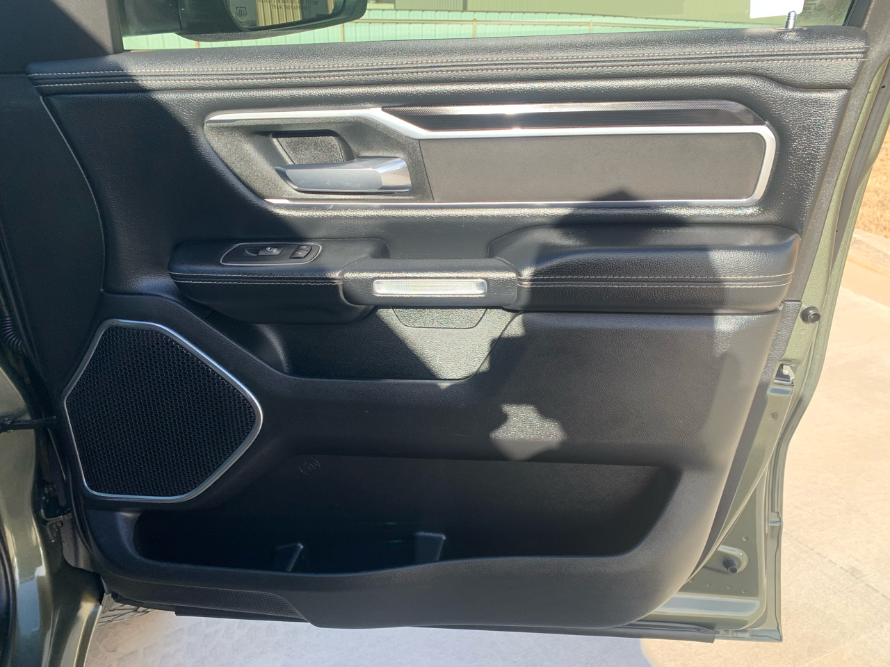 RAM 1500 Laramie 4x4 Crew Cab 5'7" Box 2021