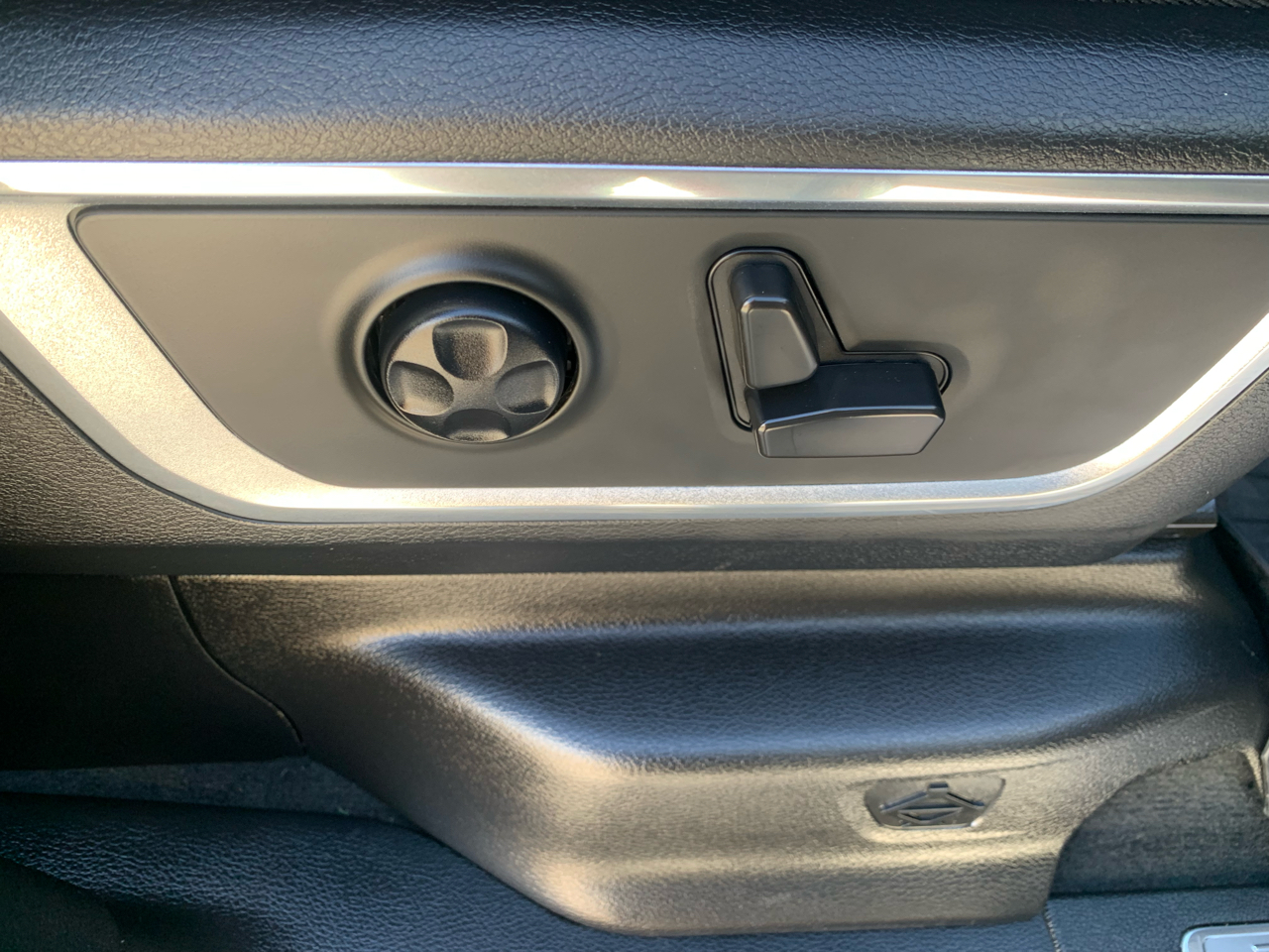 RAM 1500 Laramie 4x4 Crew Cab 5'7" Box 2021