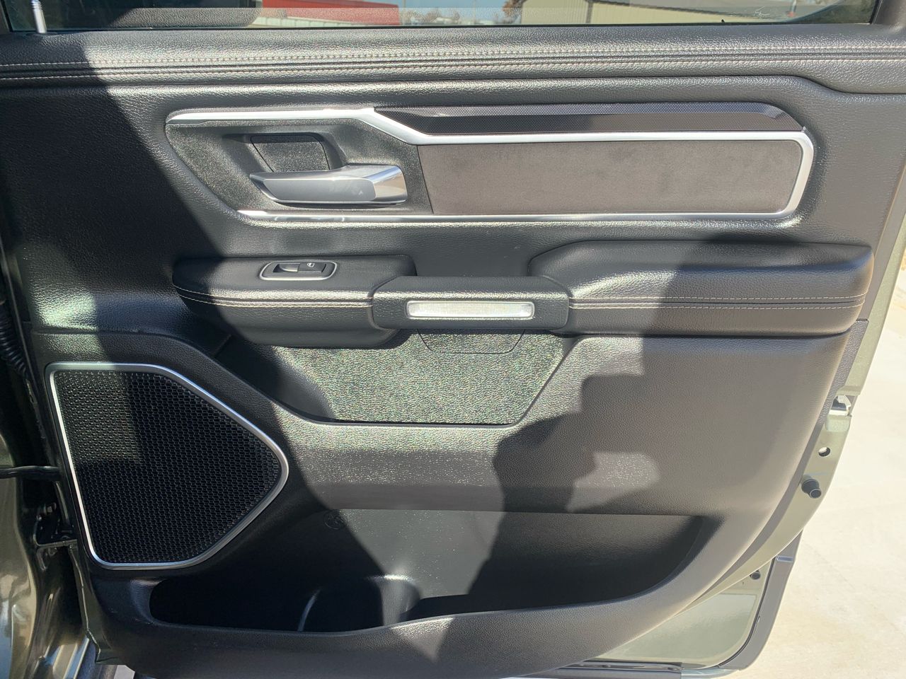 RAM 1500 Laramie 4x4 Crew Cab 5'7" Box 2021