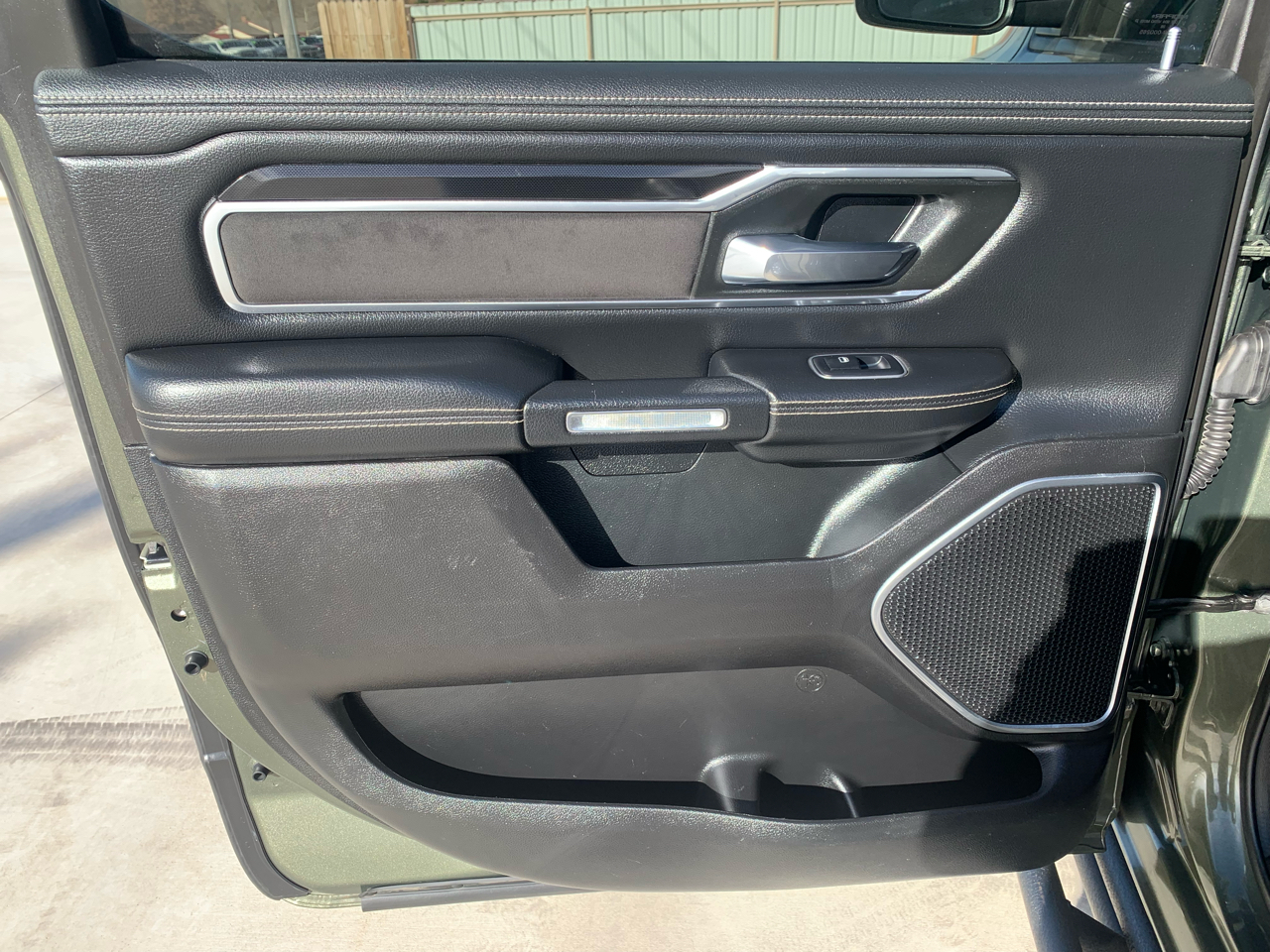 RAM 1500 Laramie 4x4 Crew Cab 5'7" Box 2021