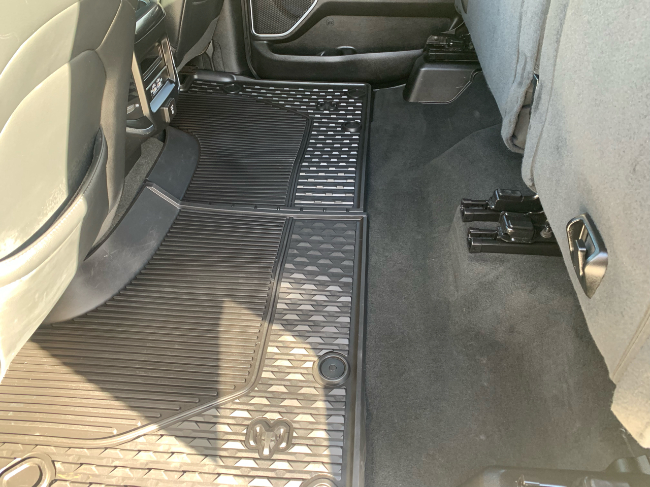 RAM 1500 Laramie 4x4 Crew Cab 5'7" Box 2021