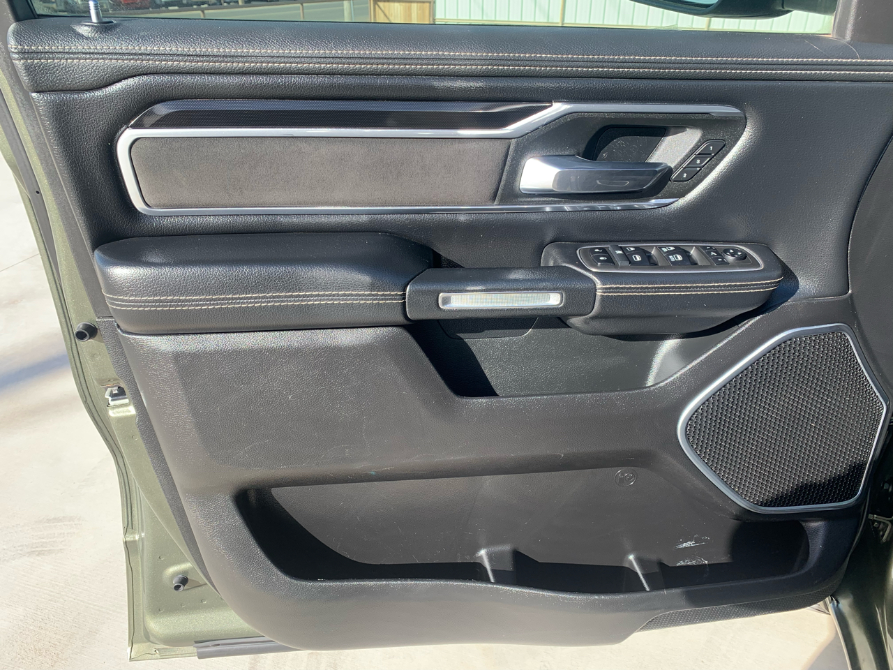 RAM 1500 Laramie 4x4 Crew Cab 5'7" Box 2021