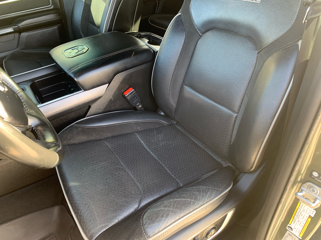 RAM 1500 Laramie 4x4 Crew Cab 5'7" Box 2021