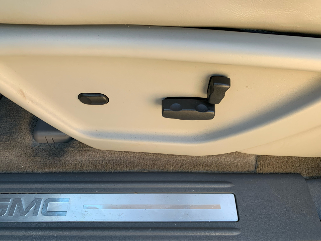 GMC Envoy 4WD 4dr SLT 2008