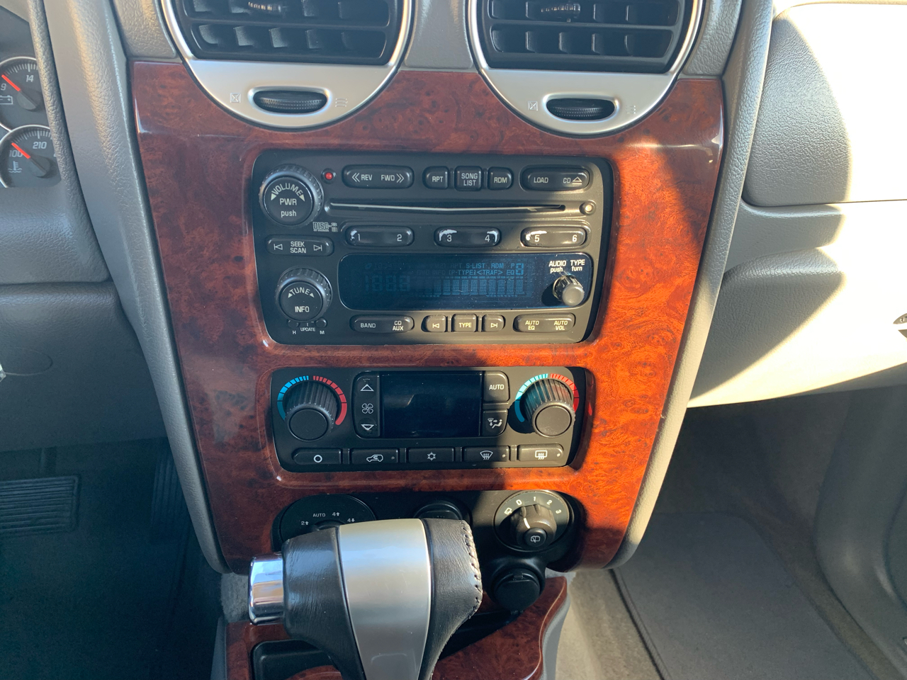 GMC Envoy 4WD 4dr SLT 2008