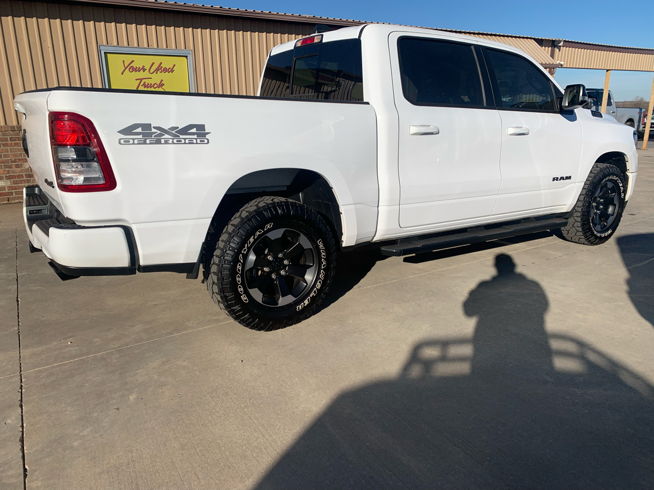RAM 1500 Big Horn 4x4 Crew Cab 5'7" Box 2021