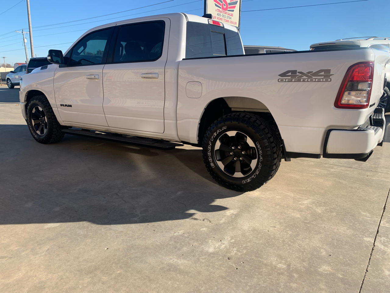 RAM 1500 Big Horn 4x4 Crew Cab 5'7" Box 2021