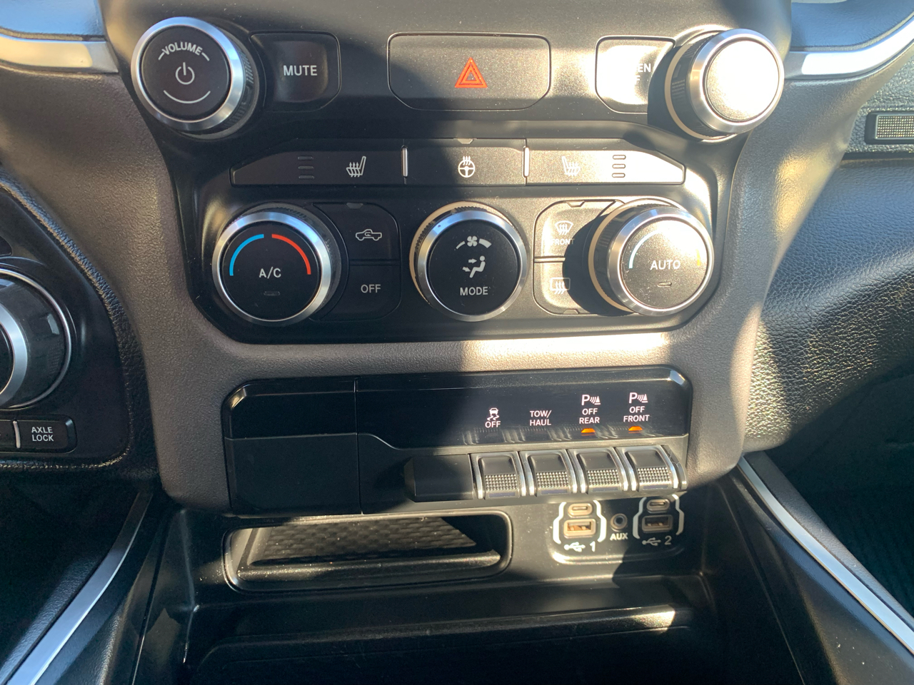 RAM 1500 Big Horn 4x4 Crew Cab 5'7" Box 2021