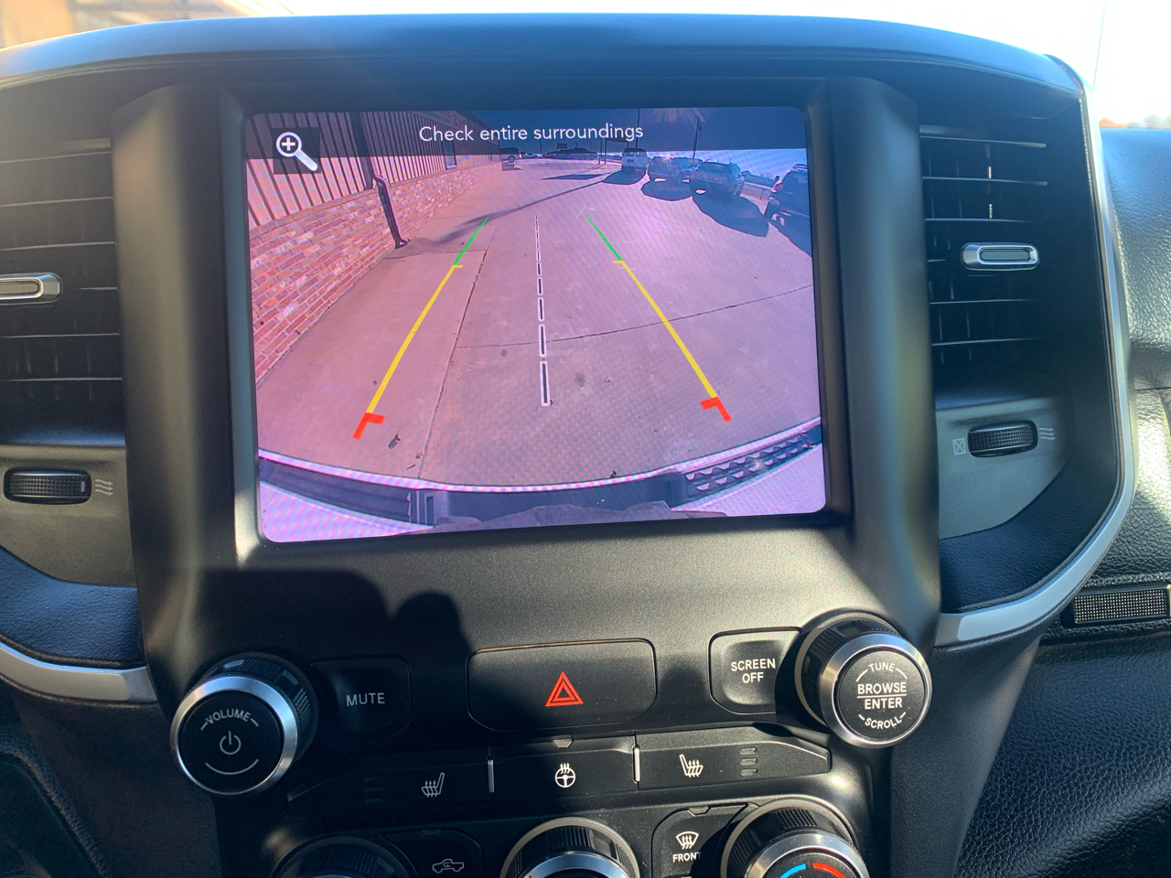 RAM 1500 Big Horn 4x4 Crew Cab 5'7" Box 2021