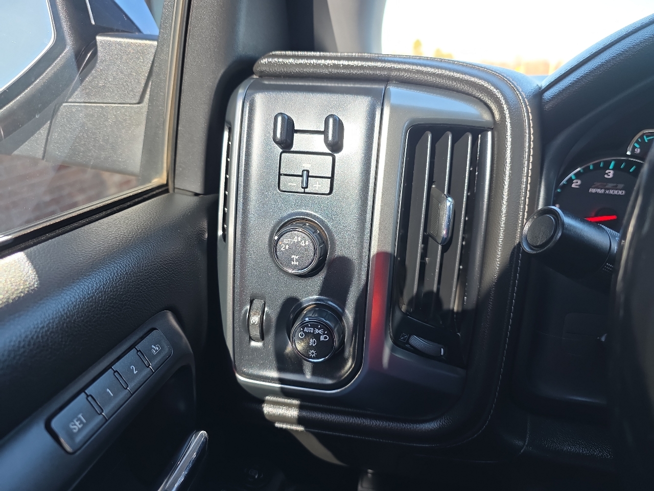 Chevrolet Silverado 1500 4WD Crew Cab 143.5" LTZ w/2LZ 2018