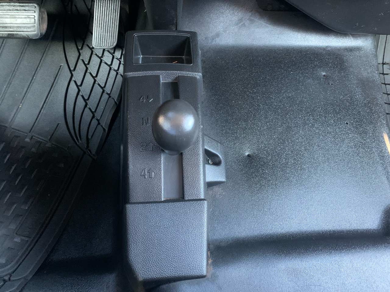 Chevrolet Silverado 2500HD Built After Aug 14 4WD Double Cab 144.2" Work Truck 2015