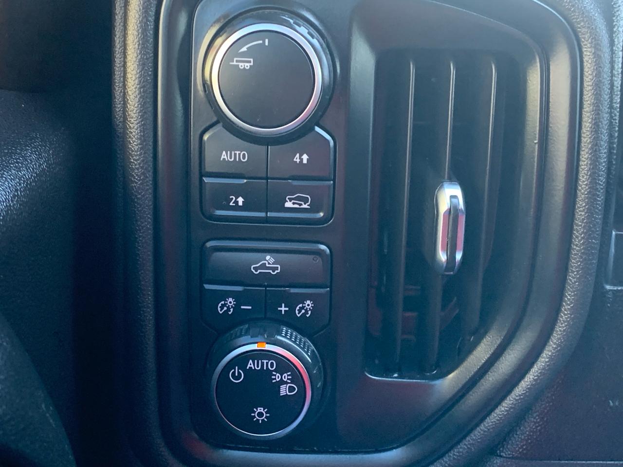 Chevrolet Silverado 1500 4WD Crew Cab 147" Custom 2021