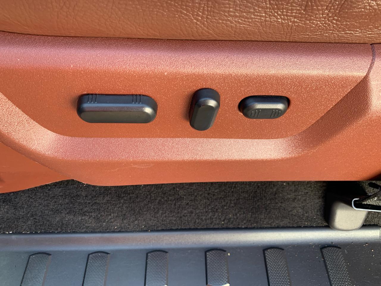 Ford Super Duty F-250 SRW 2WD Crew Cab 156" King Ranch 2011