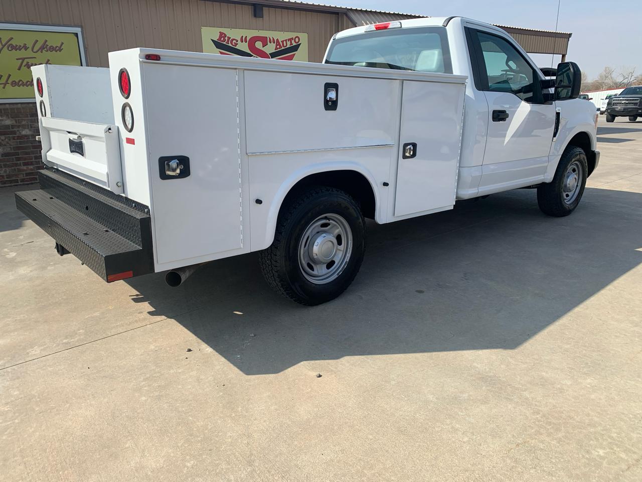 Ford Super Duty F-250 SRW XL 2WD Reg Cab 8' Box 2017