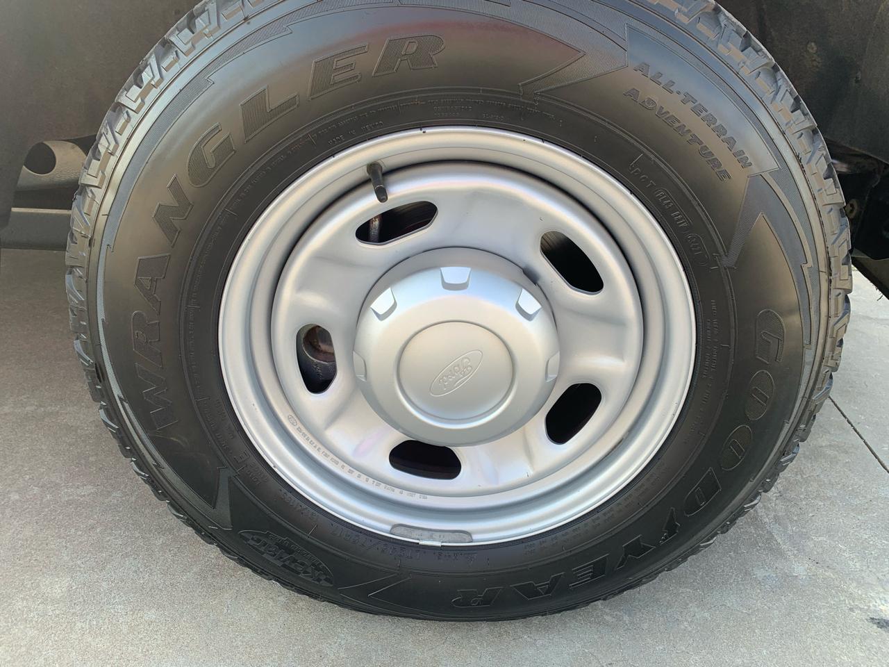 Ford Super Duty F-250 SRW XL 2WD Reg Cab 8' Box 2017