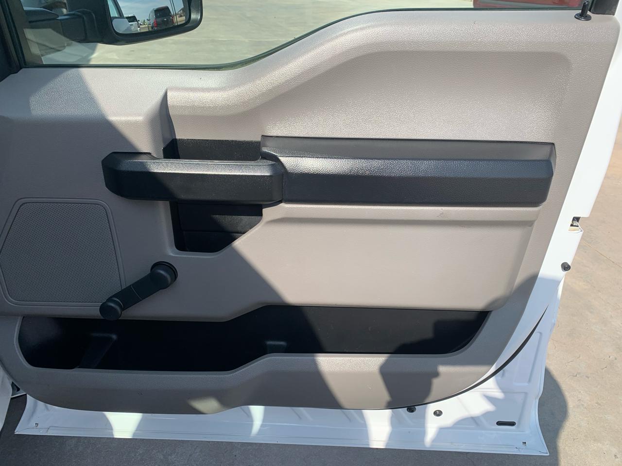 Ford Super Duty F-250 SRW XL 2WD Reg Cab 8' Box 2017