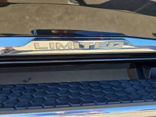 RAM 1500 4WD Crew Cab 140.5" Longhorn Limited 2016