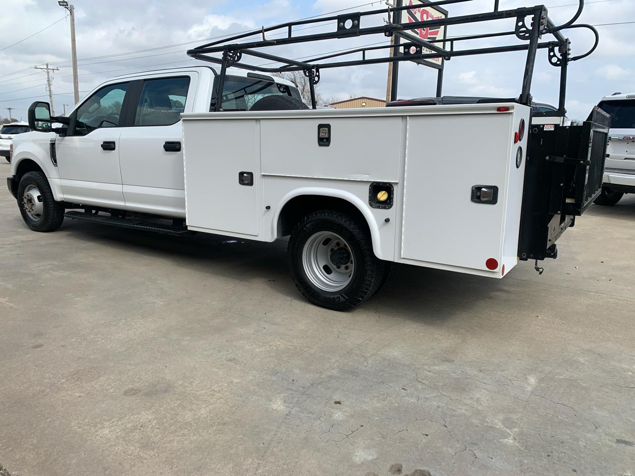 Ford Super Duty F-350 DRW 2WD Crew Cab 172" XL 2017