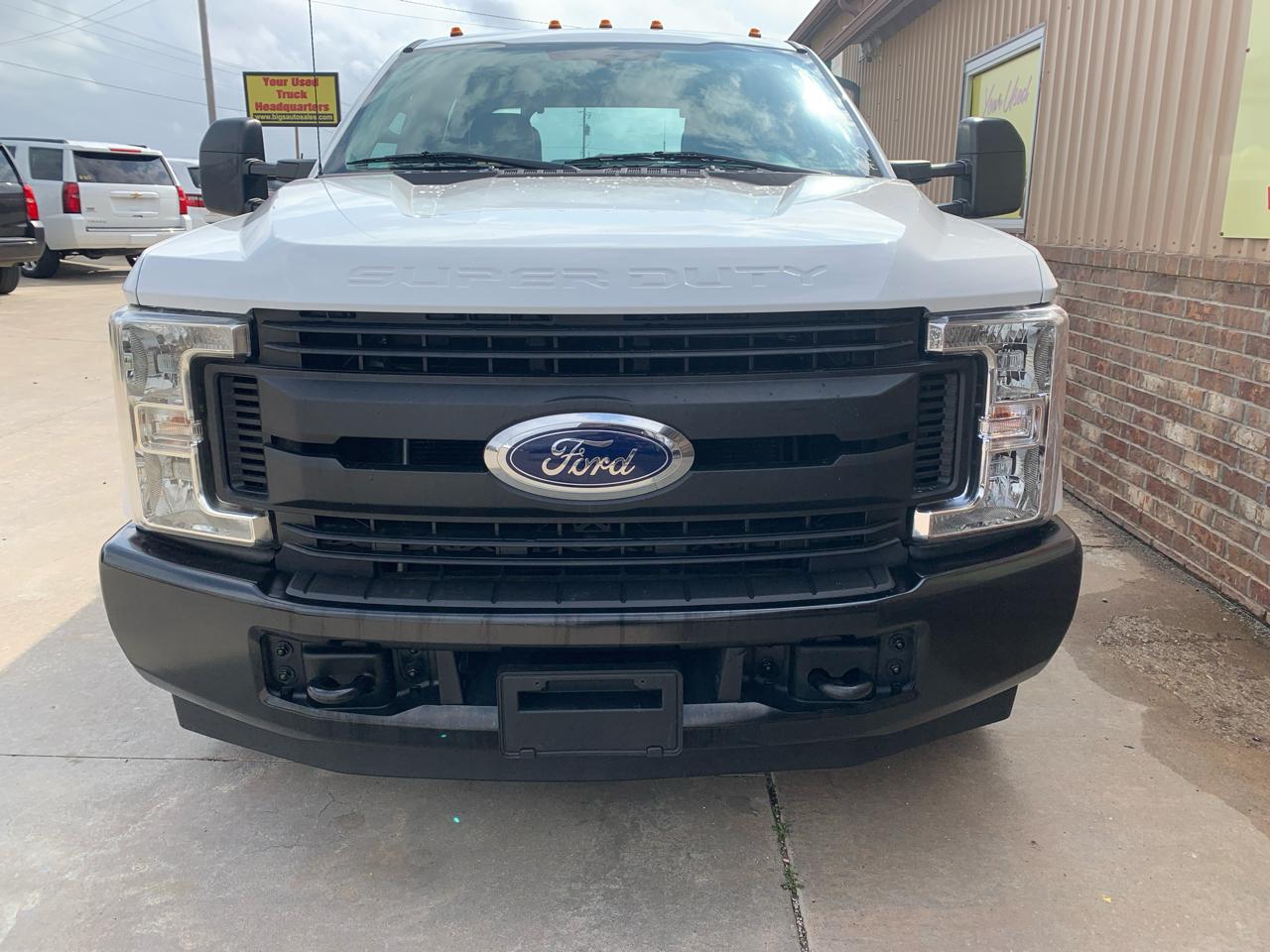Ford Super Duty F-350 DRW 2WD Crew Cab 172" XL 2017