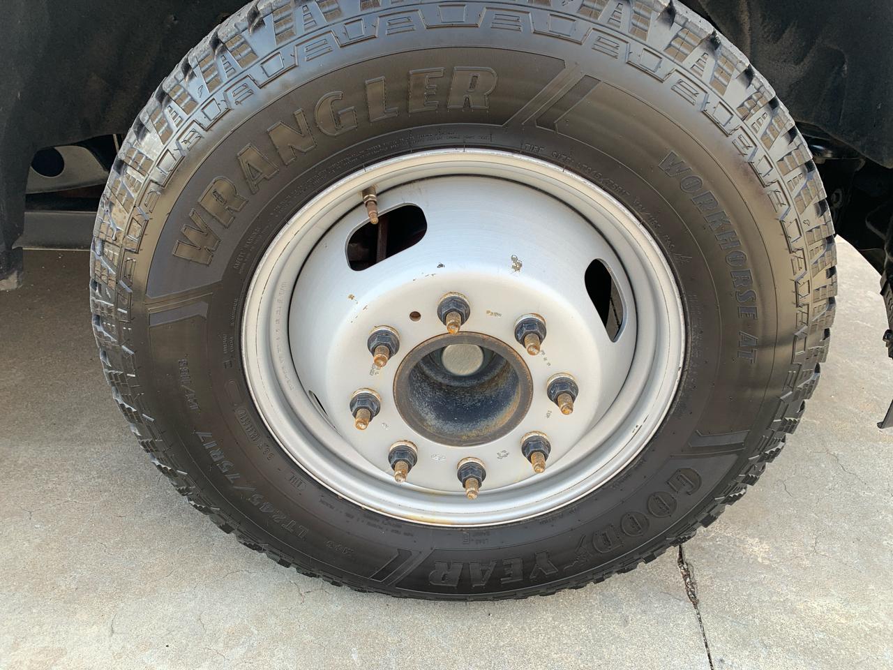 Ford Super Duty F-350 DRW 2WD Crew Cab 172" XL 2017