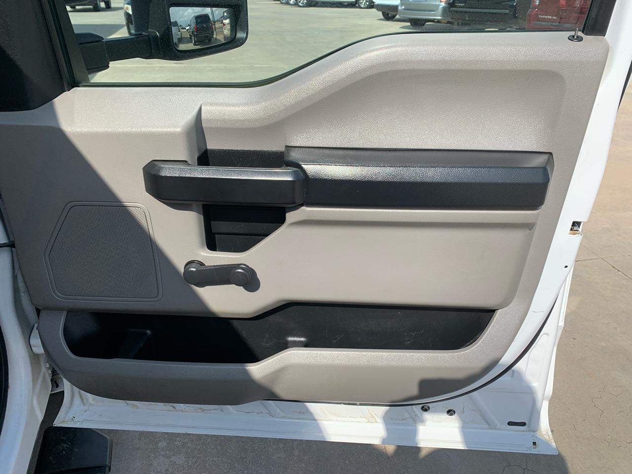 Ford Super Duty F-350 DRW 2WD Crew Cab 172" XL 2017