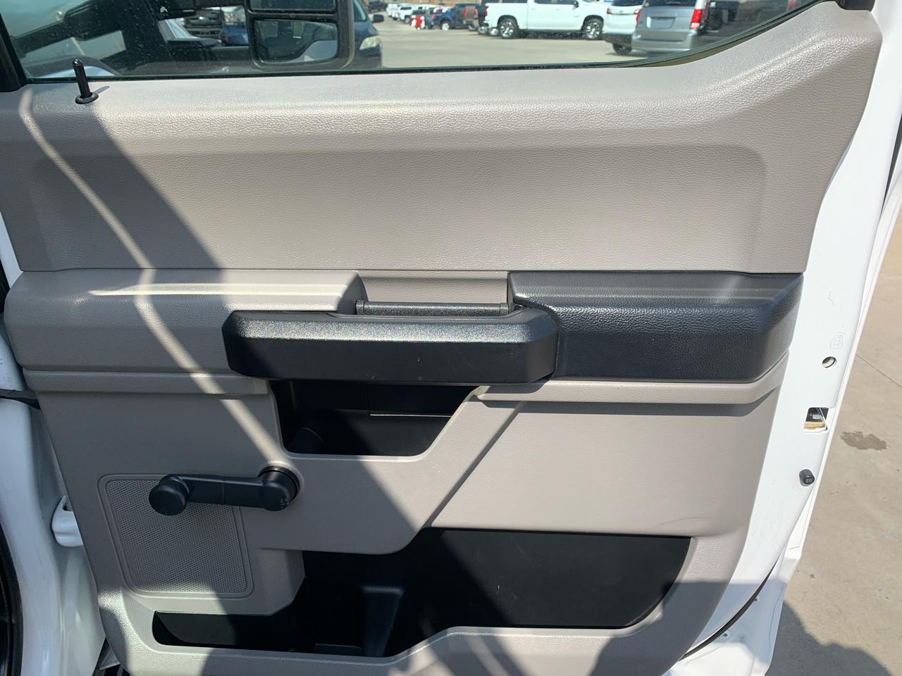 Ford Super Duty F-350 DRW 2WD Crew Cab 172" XL 2017