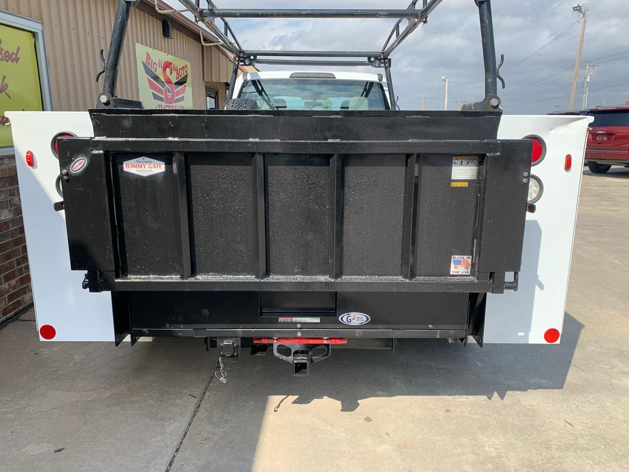 Ford Super Duty F-350 DRW 2WD Crew Cab 172" XL 2017