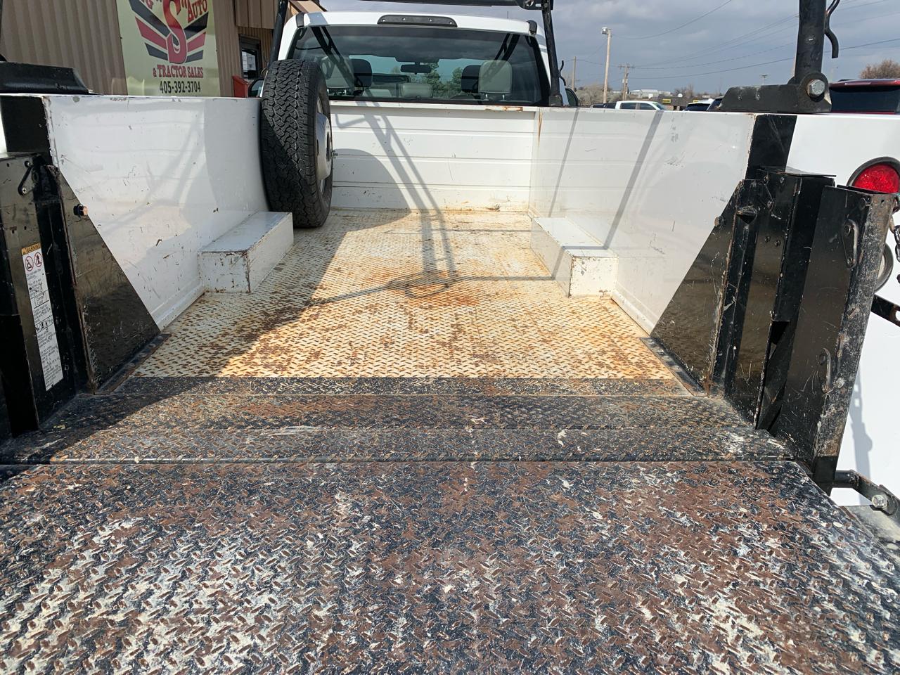 Ford Super Duty F-350 DRW 2WD Crew Cab 172" XL 2017