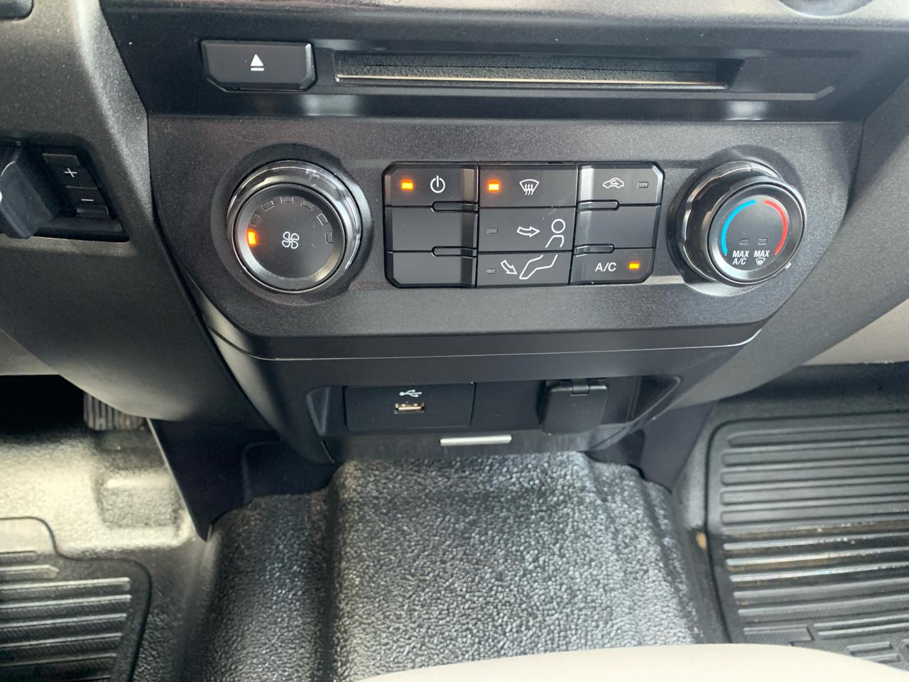 Ford Super Duty F-350 DRW 2WD Crew Cab 172" XL 2017