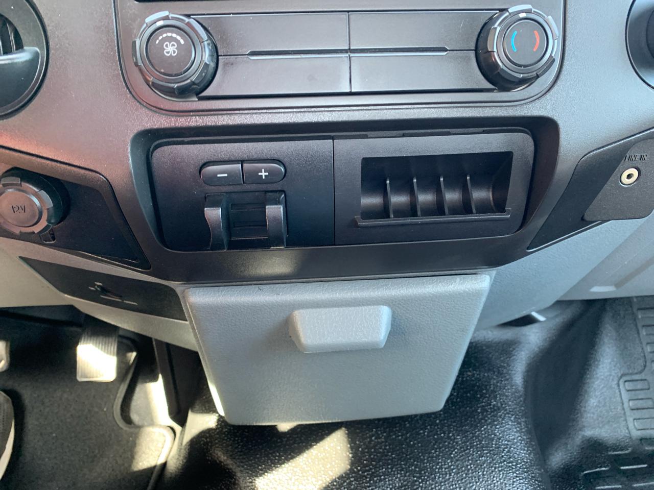 Ford Super Duty F-250 SRW 2WD Reg Cab 137" XLT 2015