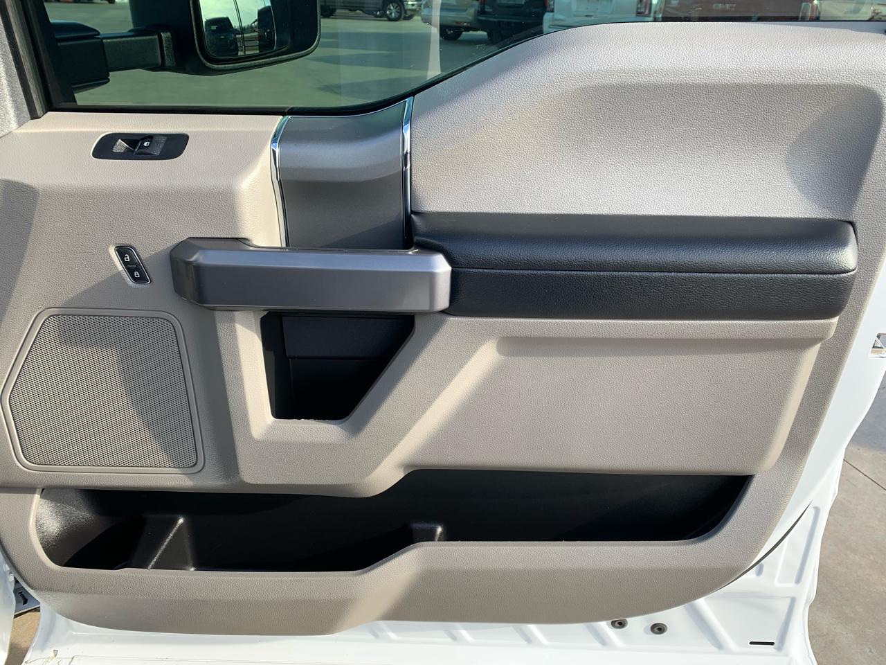 Ford Super Duty F-350 DRW XLT 4WD Crew Cab 8' Box 2022