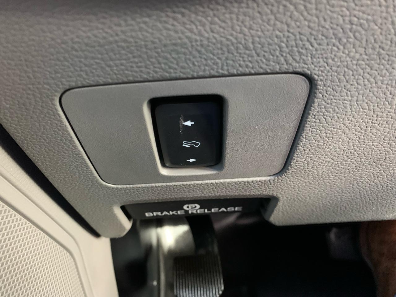 Ford Super Duty F-350 DRW XLT 4WD Crew Cab 8' Box 2022