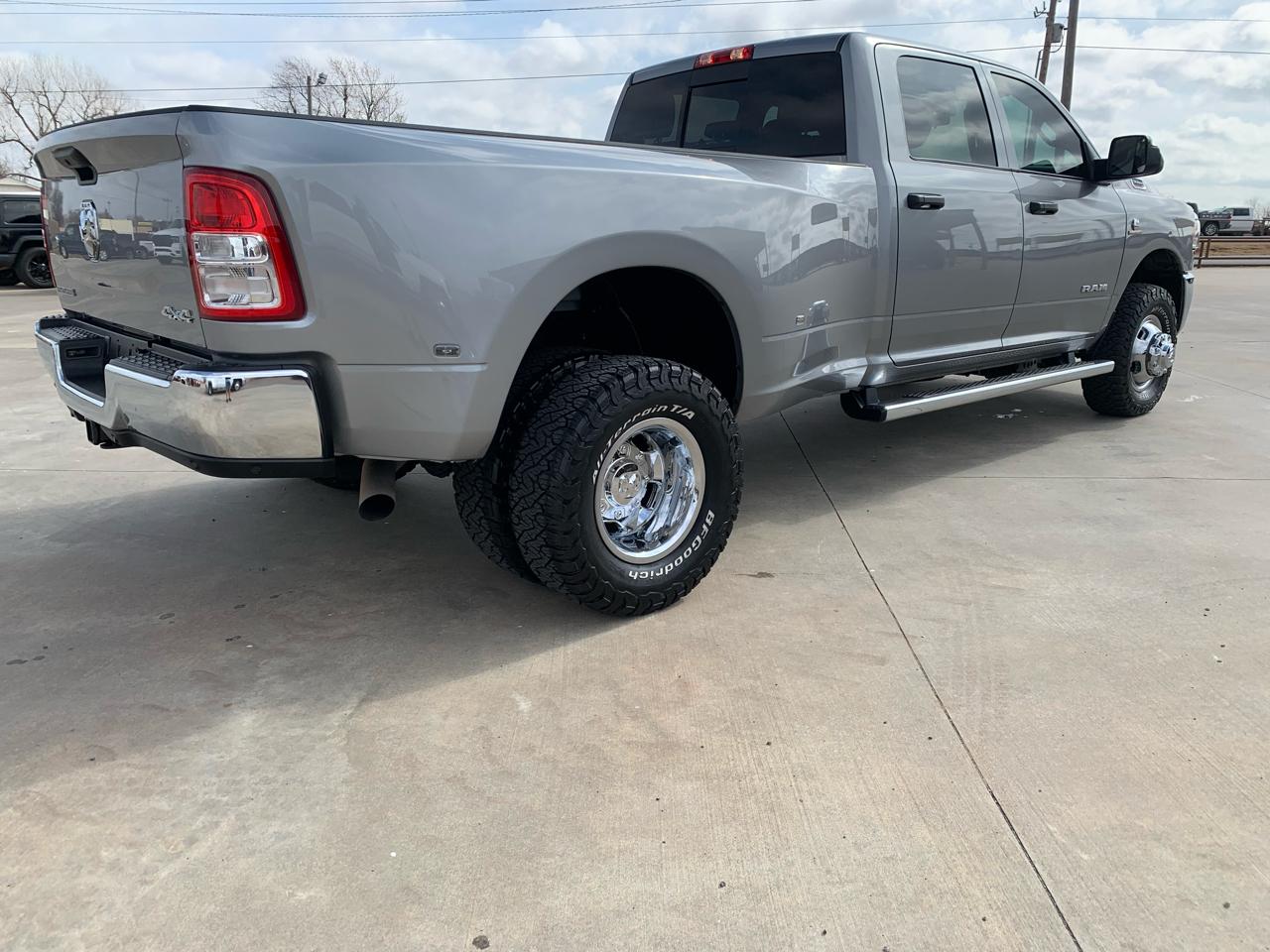 RAM 3500 Tradesman 4x4 Crew Cab 8' Box 2021