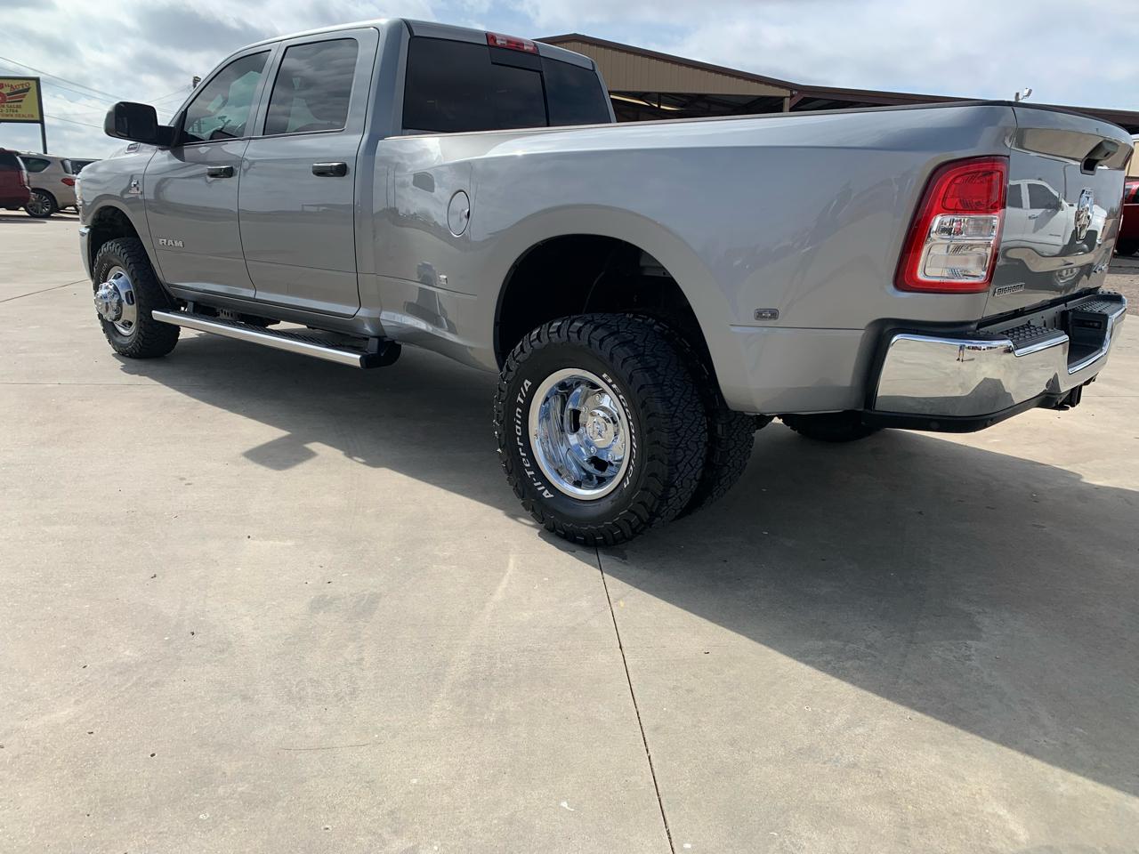 RAM 3500 Tradesman 4x4 Crew Cab 8' Box 2021
