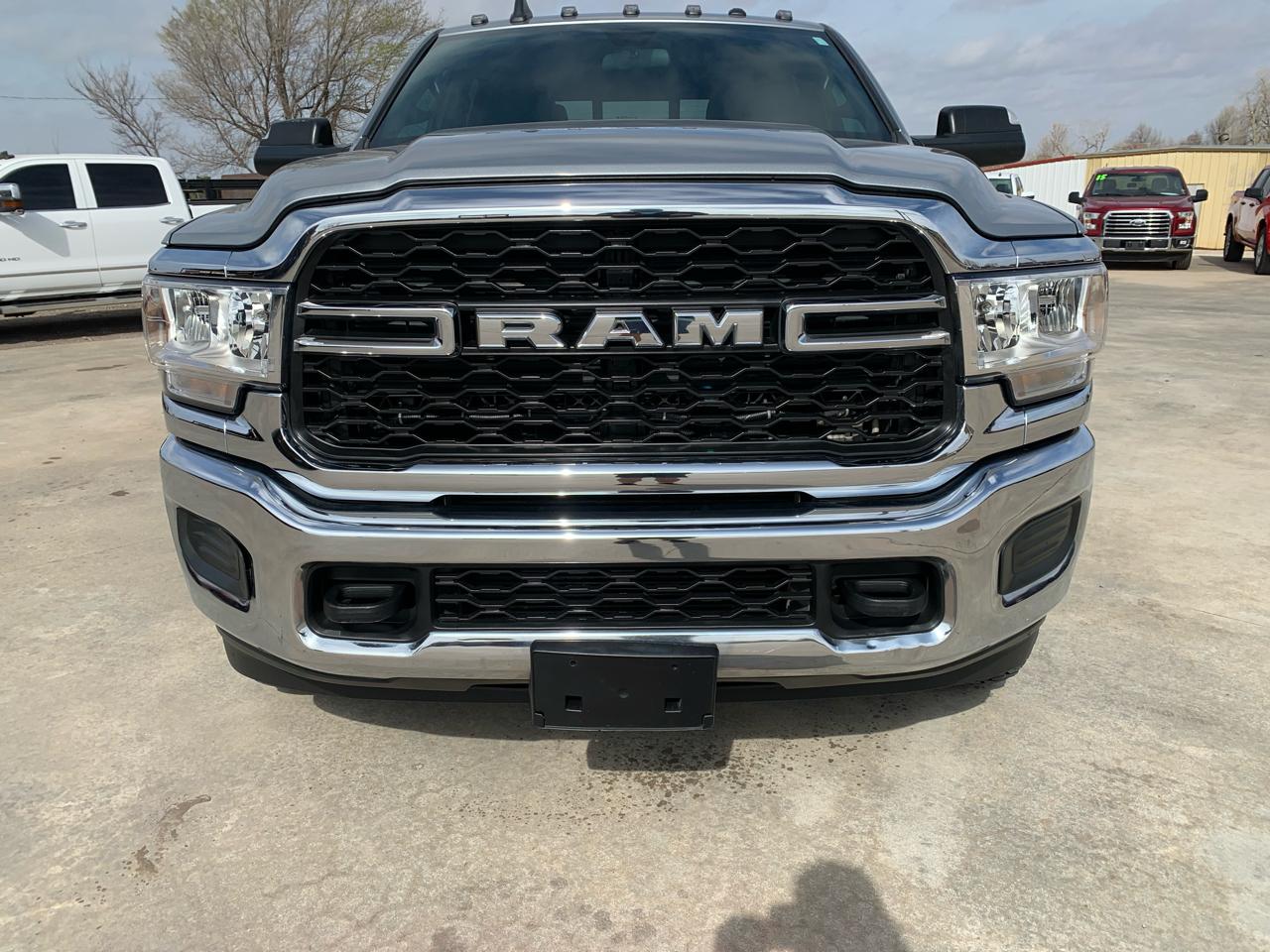 RAM 3500 Tradesman 4x4 Crew Cab 8' Box 2021