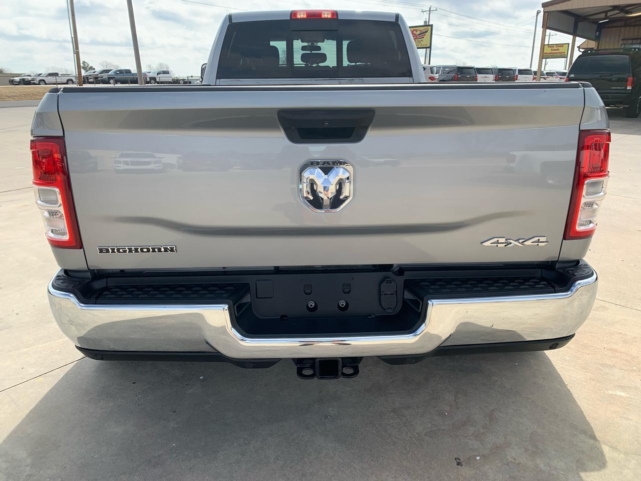 RAM 3500 Tradesman 4x4 Crew Cab 8' Box 2021