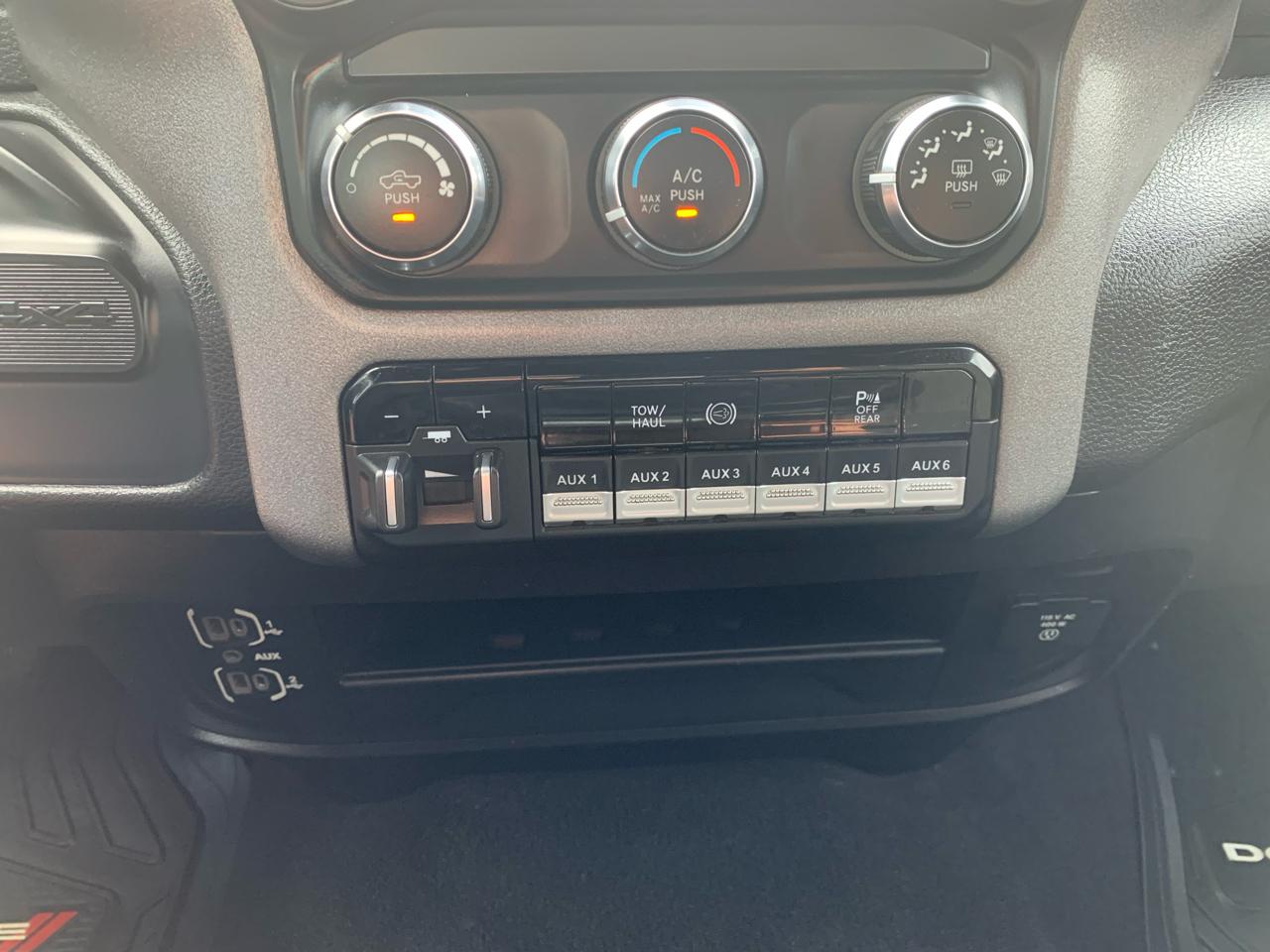 RAM 3500 Tradesman 4x4 Crew Cab 8' Box 2021