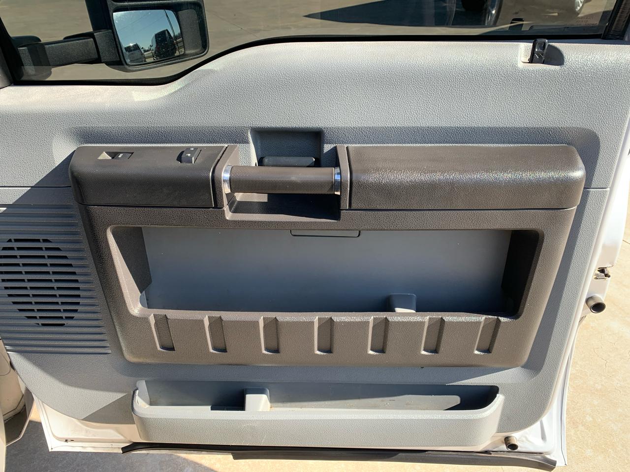 Ford Super Duty F-350 DRW 2WD Crew Cab 176" WB 60" CA XL 2015