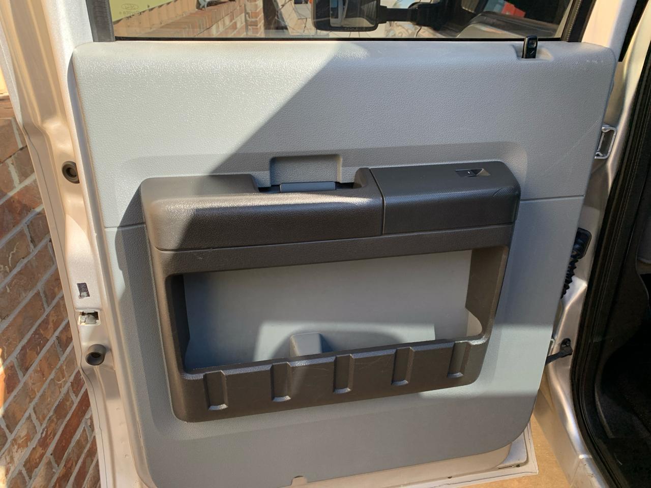 Ford Super Duty F-350 DRW 2WD Crew Cab 176" WB 60" CA XL 2015