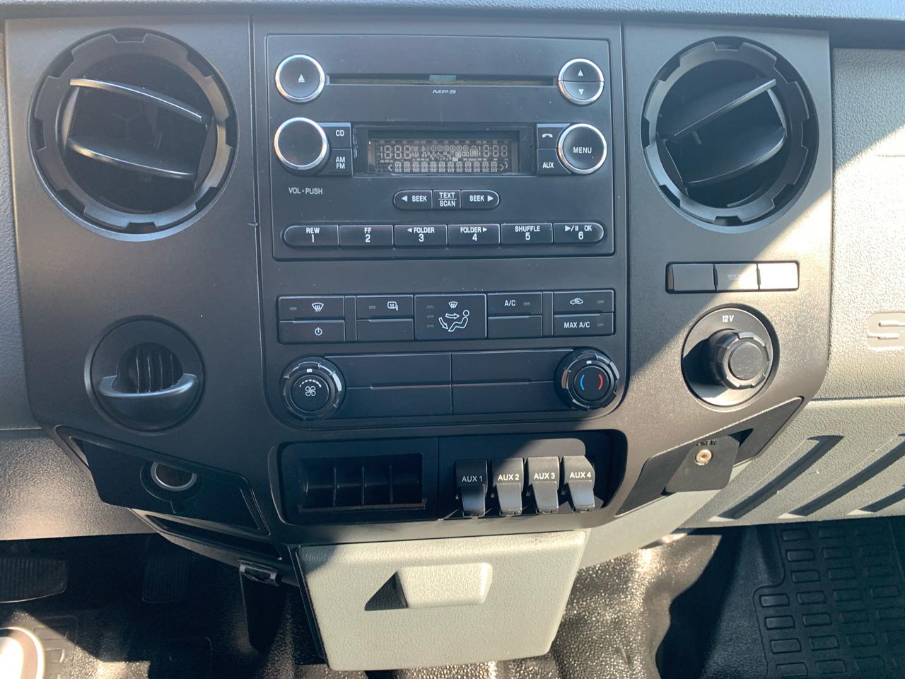 Ford Super Duty F-350 DRW 2WD Crew Cab 176" WB 60" CA XL 2015