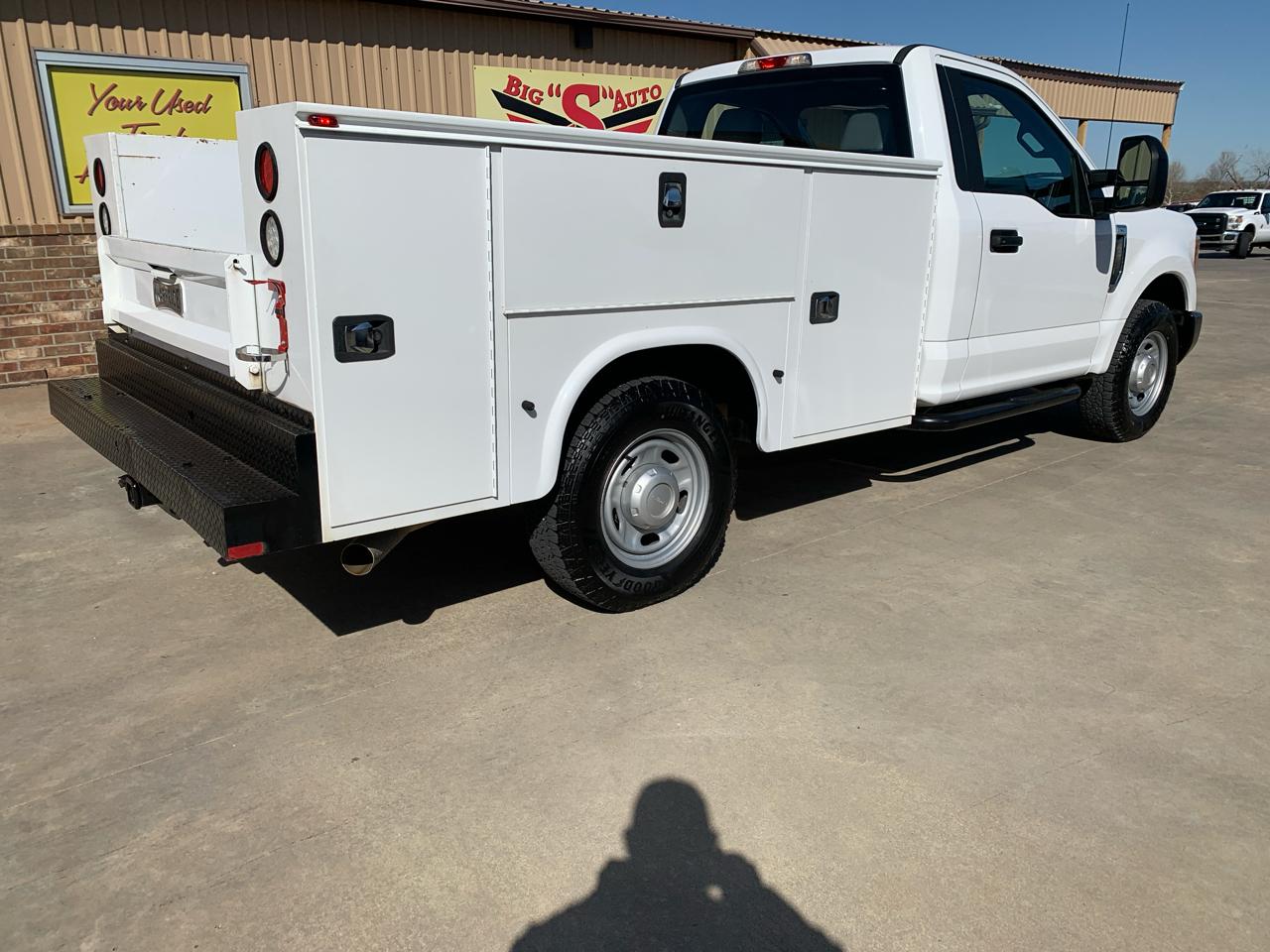 Ford Super Duty F-250 SRW XL 2WD Reg Cab 8' Box 2017