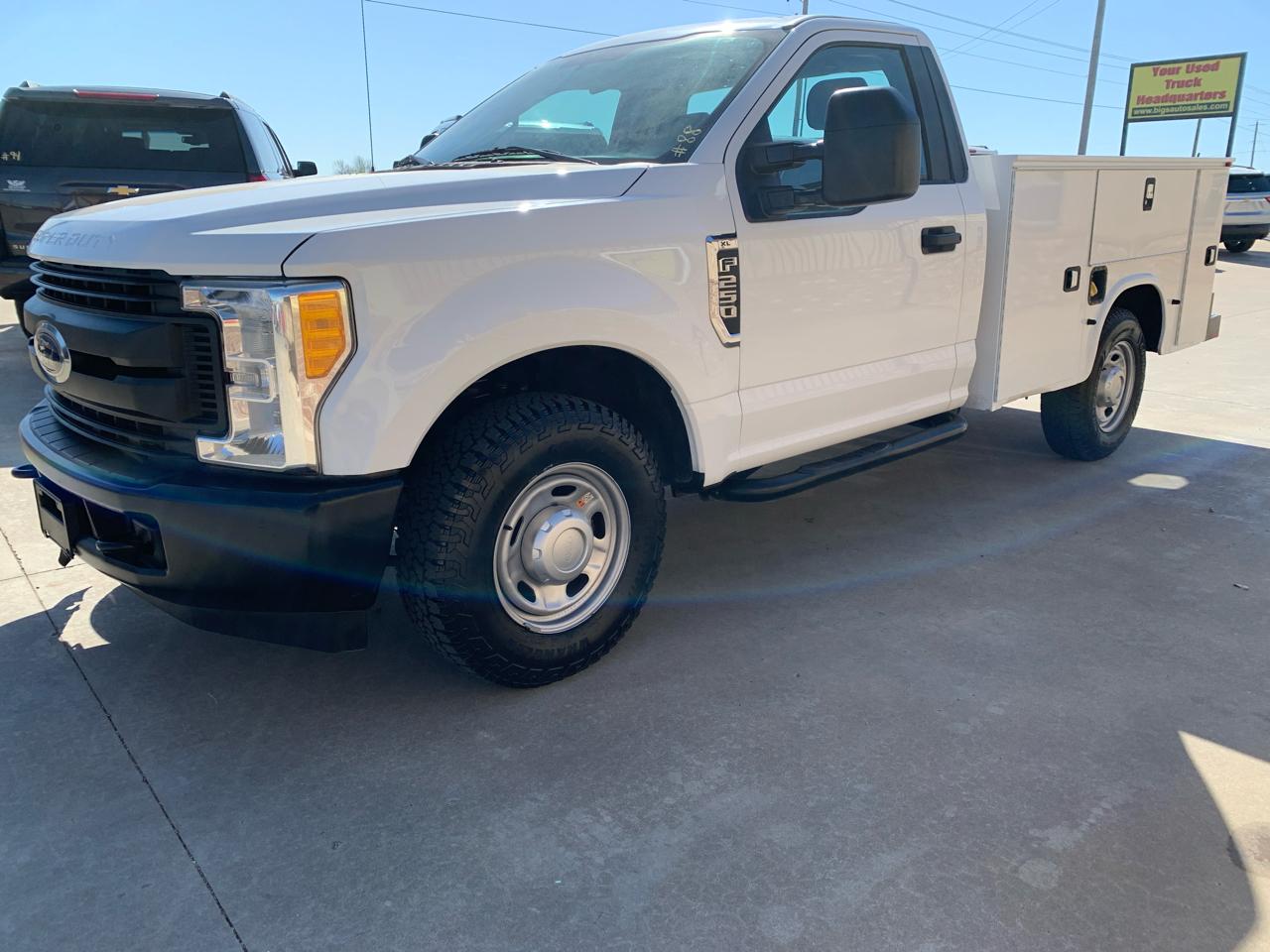 Ford Super Duty F-250 SRW XL 2WD Reg Cab 8' Box 2017