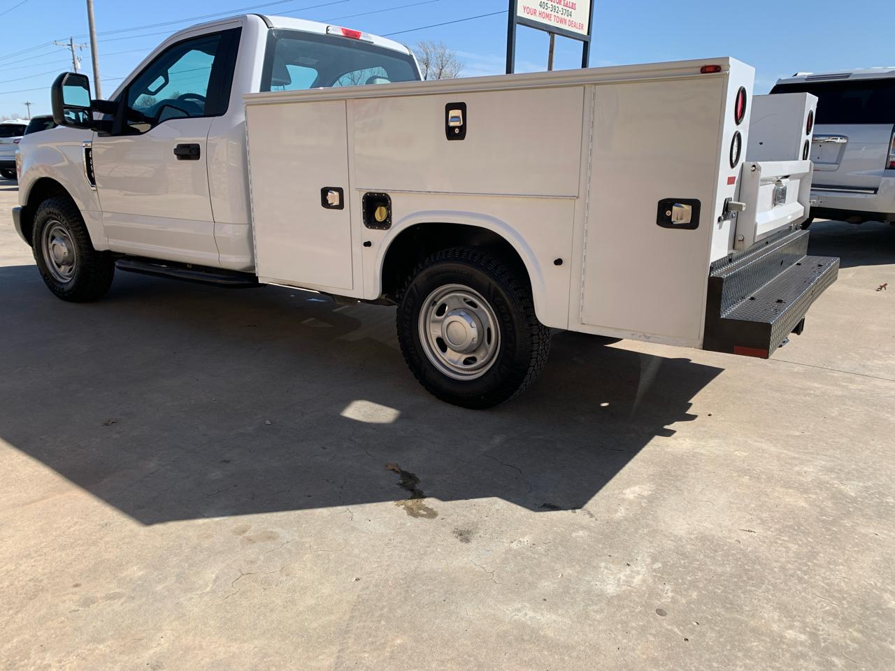 Ford Super Duty F-250 SRW XL 2WD Reg Cab 8' Box 2017