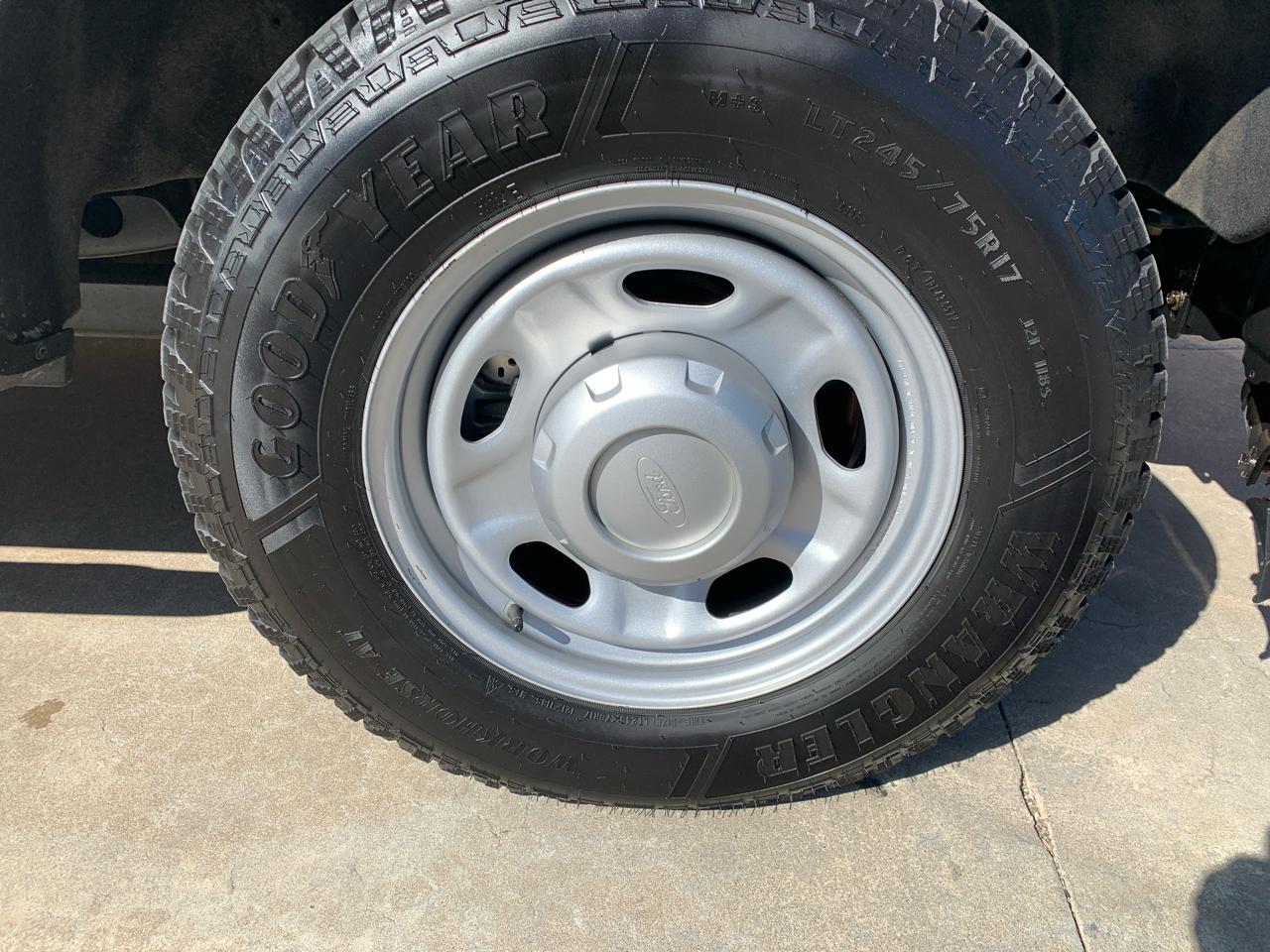 Ford Super Duty F-250 SRW XL 2WD Reg Cab 8' Box 2017