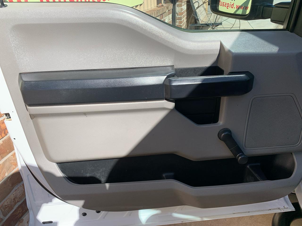 Ford Super Duty F-250 SRW XL 2WD Reg Cab 8' Box 2017