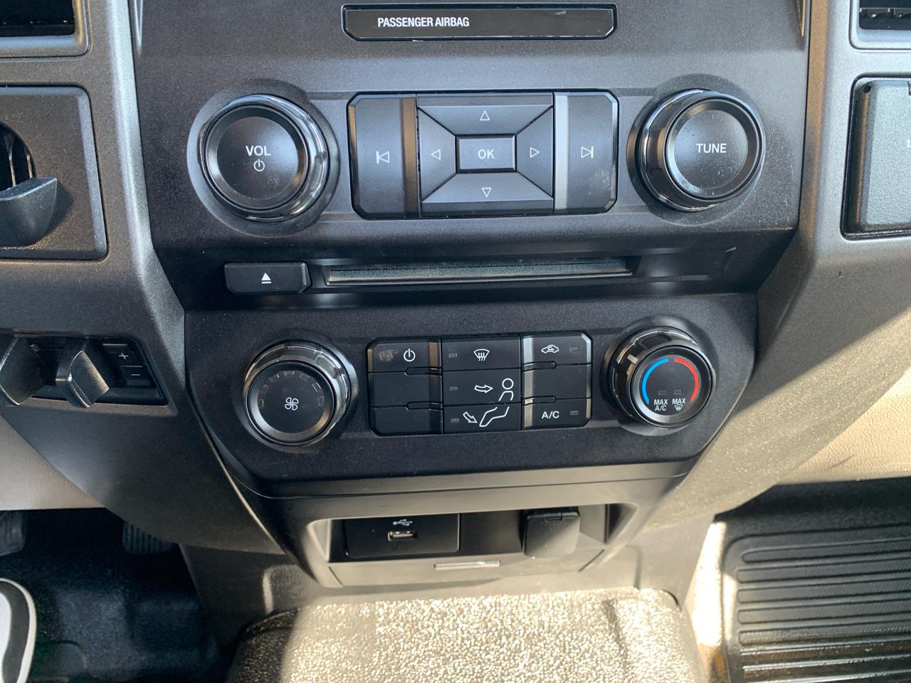 Ford Super Duty F-250 SRW XL 2WD Reg Cab 8' Box 2017